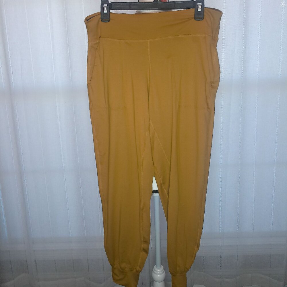 AMAZON (No Manufacturer's Tag) Gold Women"s Joggers XL